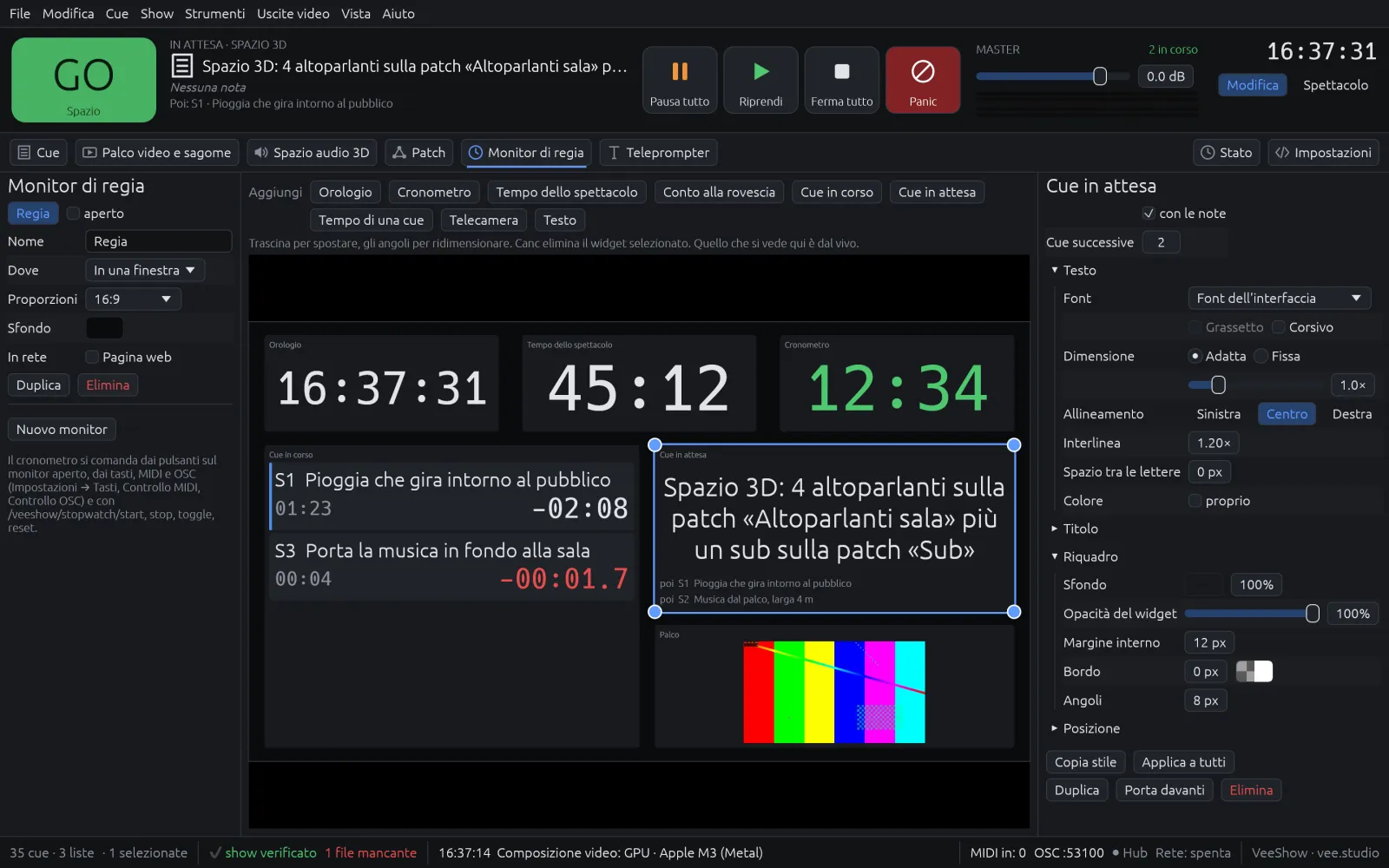 Editor del monitor di regia con orologio, tempo dello spettacolo, cronometro, cue in corso, cue in attesa e una telecamera